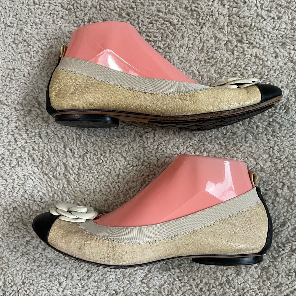 Women's CHANEL Ivory LEATHER Black CAP TOE Ballet Flats DESIGNER Shoes 37.5 - Picture 4 of 7